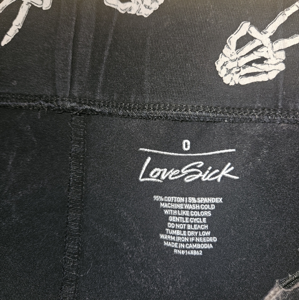 Torrid LoveSick Peace Skeleton - Black Wash Bike Short Large - Picture 4 of 4